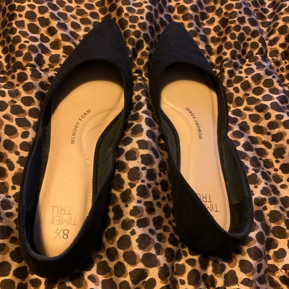 Pointed black dress flats